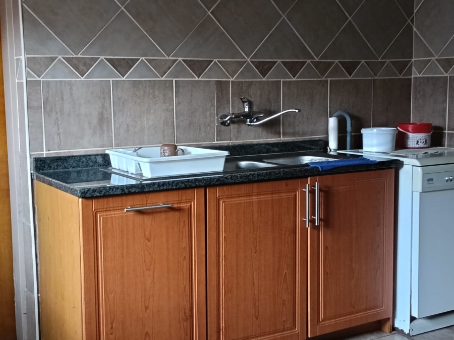 5 Bedroom Property for Sale in Loumar Western Cape